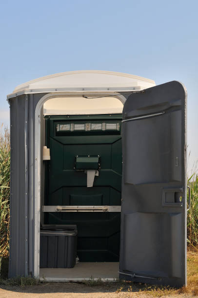Best Portable bathroom rental  in St Peter, MN